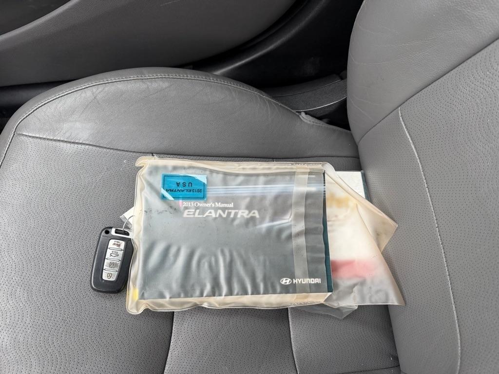 Hyundai Elantra  2013