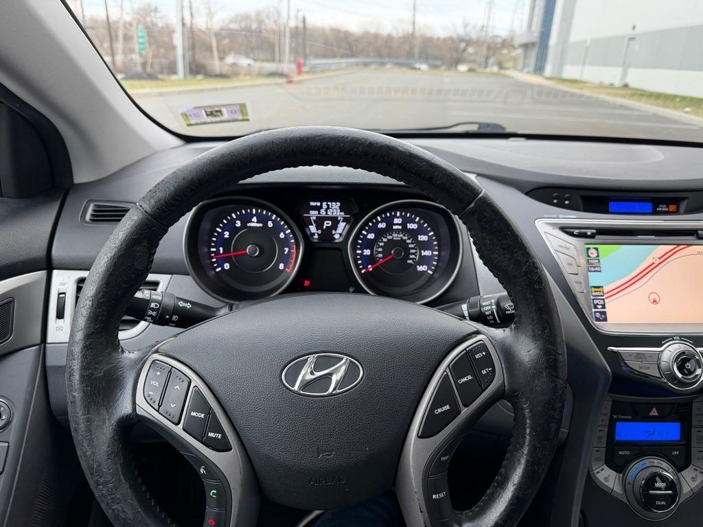 Hyundai Elantra  2013