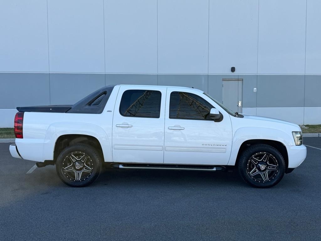 Chevrolet Avalanche  2010