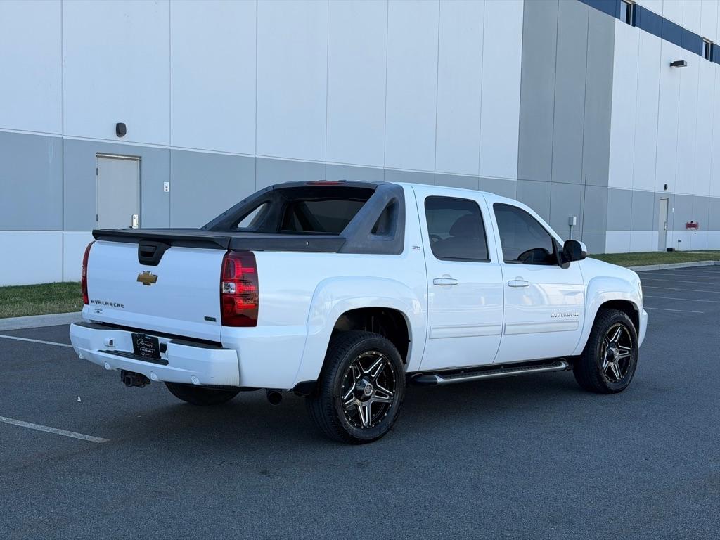Chevrolet Avalanche  2010