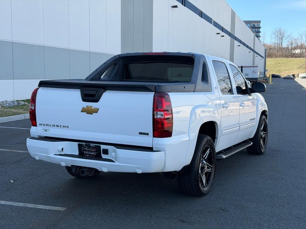 Chevrolet Avalanche  2010