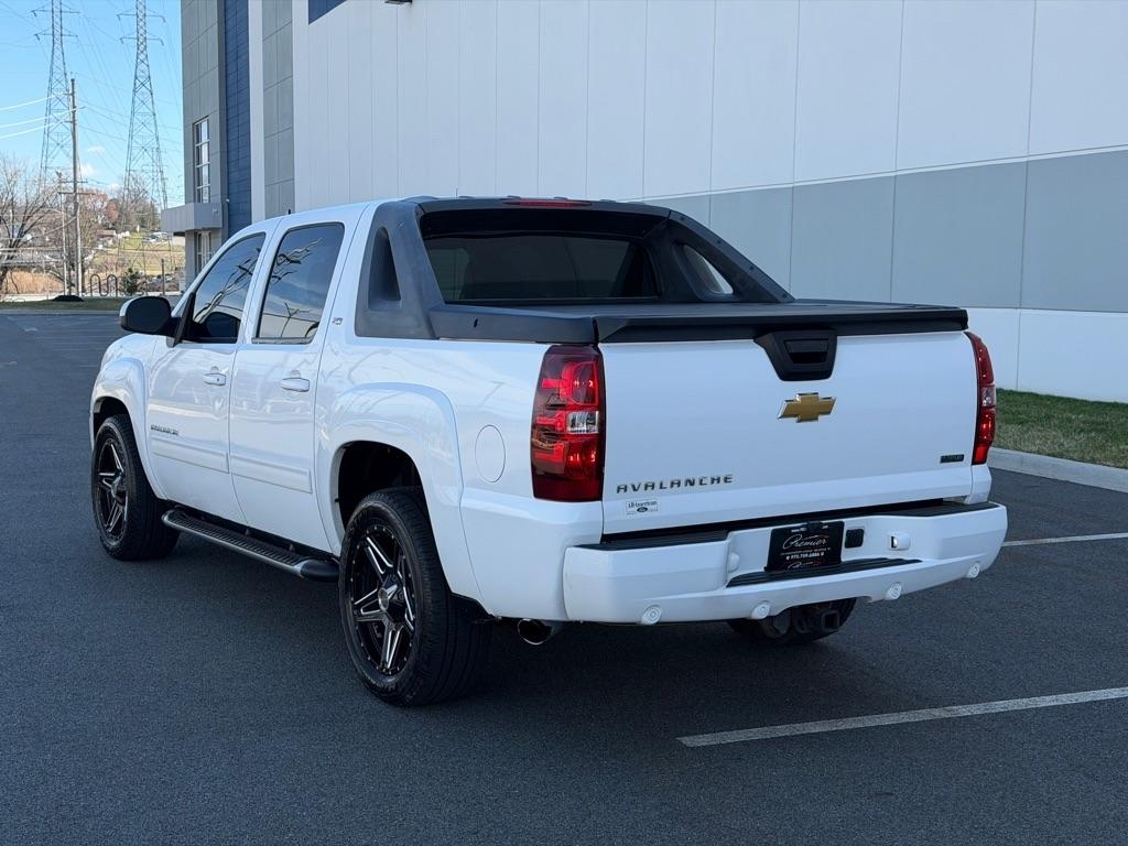 Chevrolet Avalanche  2010
