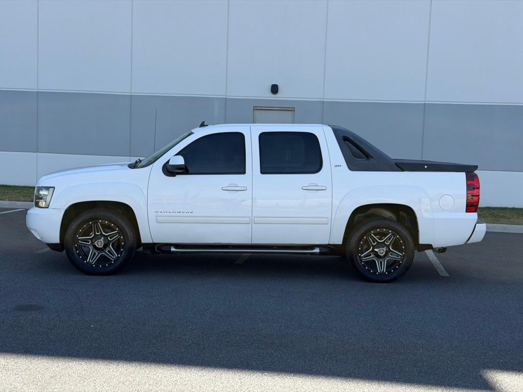 Chevrolet Avalanche  2010