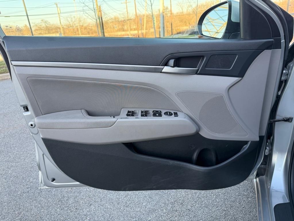 Hyundai Elantra SEL 2020