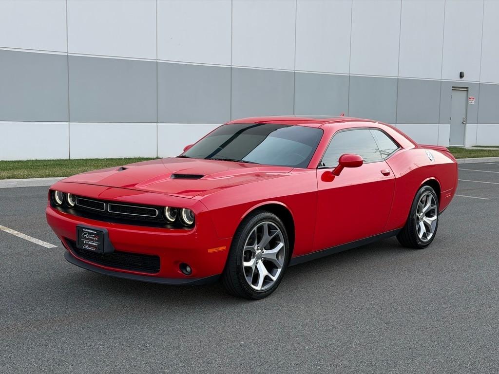 Dodge Challenger SXT Plus 2D Coupe 2016