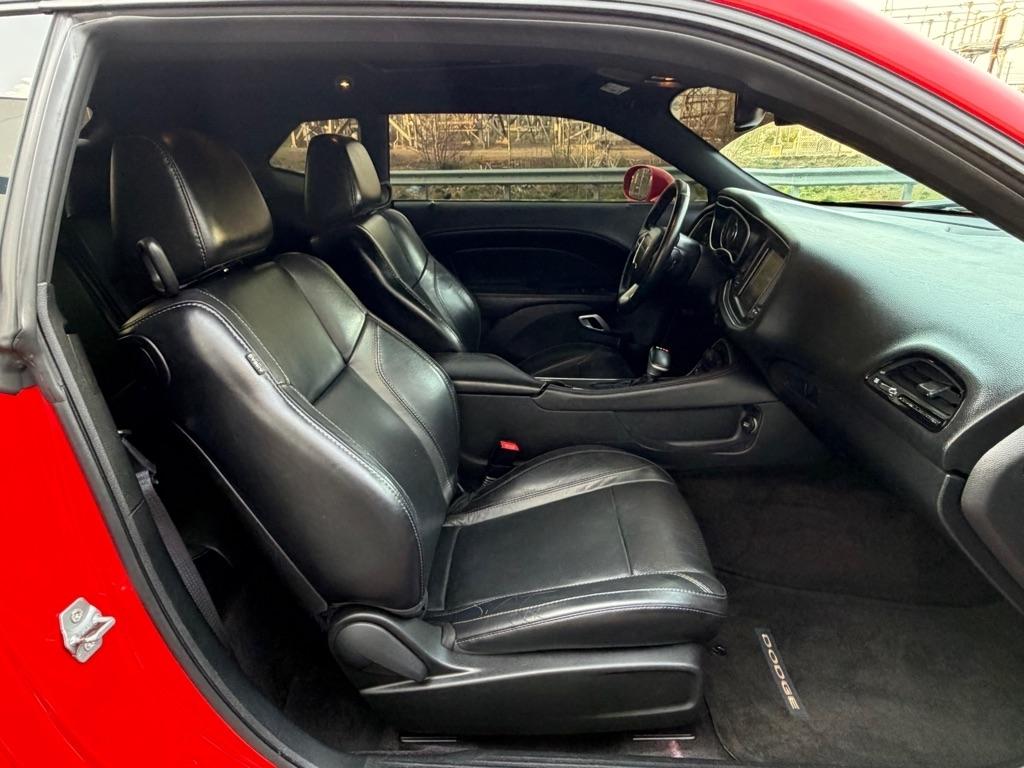 Dodge Challenger SXT Plus 2D Coupe 2016