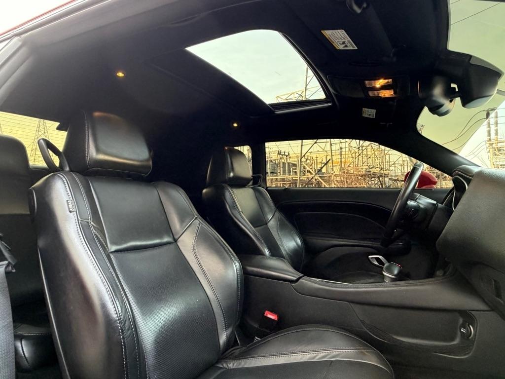 Dodge Challenger SXT Plus 2D Coupe 2016