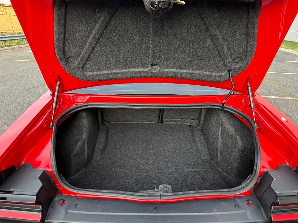 Dodge Challenger SXT Plus 2D Coupe 2016