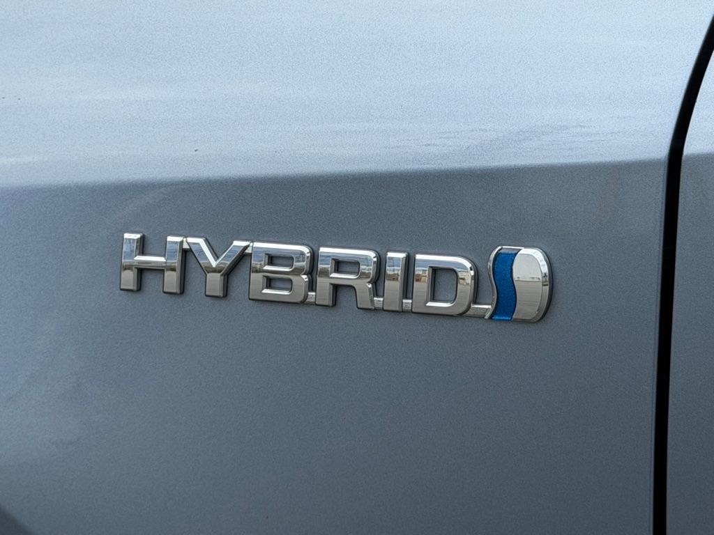 Toyota Corolla LE Hybrid 2021