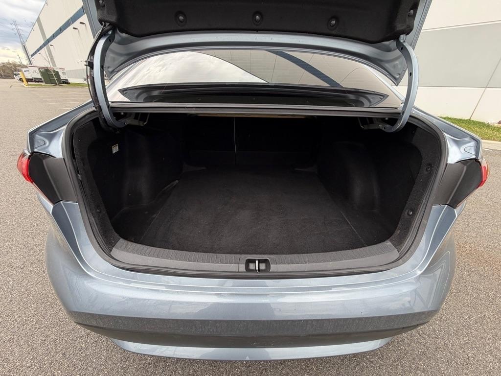 Toyota Corolla LE Hybrid 2021