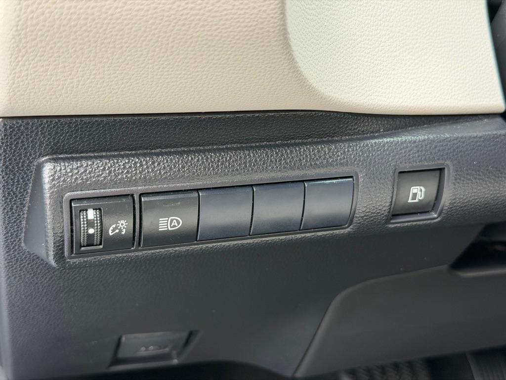 Toyota Corolla LE Hybrid 2021