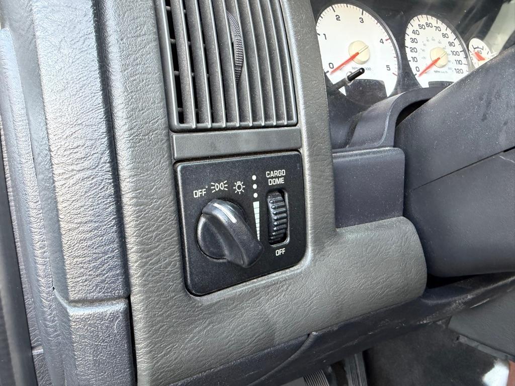 Dodge Ram 2500 4dr Quad Cab 160.5" WB 4WD ST 2004