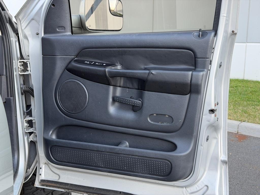 Dodge Ram 2500 4dr Quad Cab 160.5" WB 4WD ST 2004