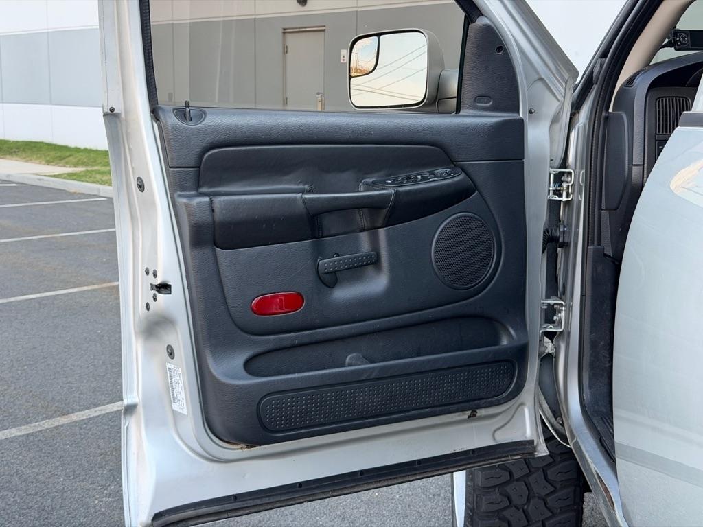 Dodge Ram 2500 4dr Quad Cab 160.5" WB 4WD ST 2004