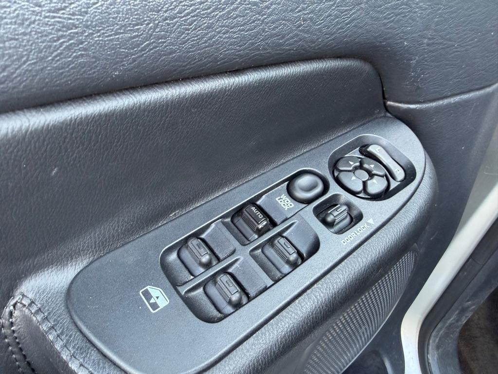 Dodge Ram 2500 4dr Quad Cab 160.5" WB 4WD ST 2004