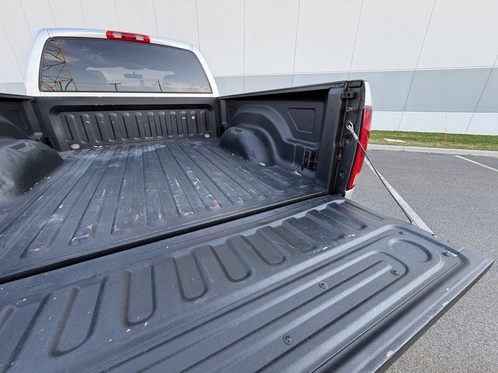 Dodge Ram 2500 4dr Quad Cab 160.5" WB 4WD ST 2004