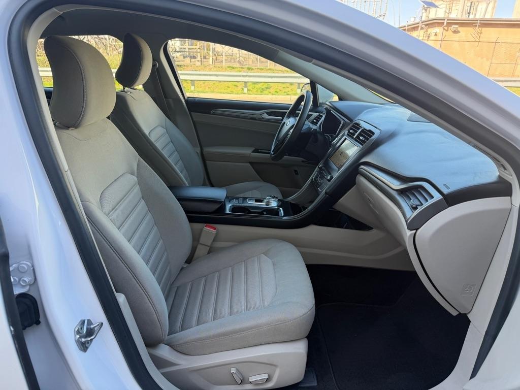 Ford Fusion Hybrid  2017