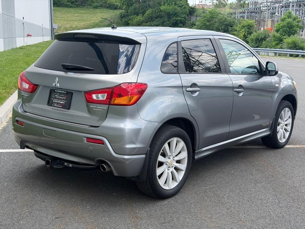Mitsubishi Outlander Sport SE 2011