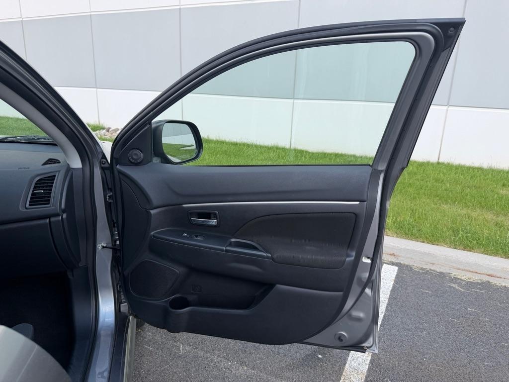Mitsubishi Outlander Sport SE 2011