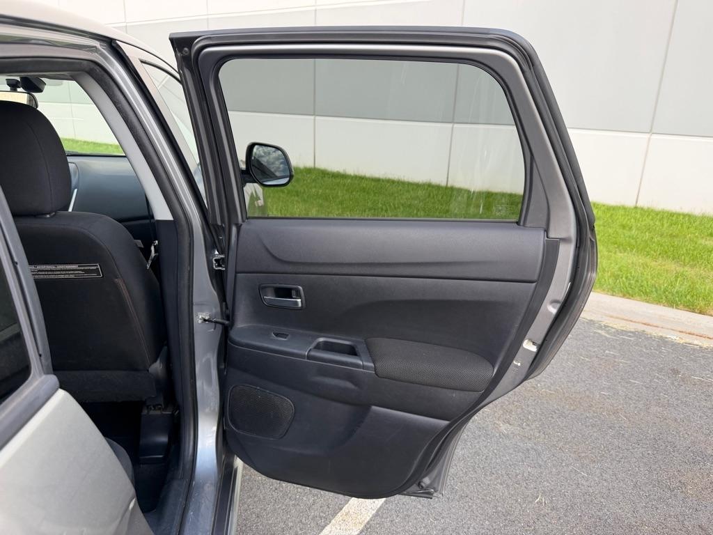 Mitsubishi Outlander Sport SE 2011