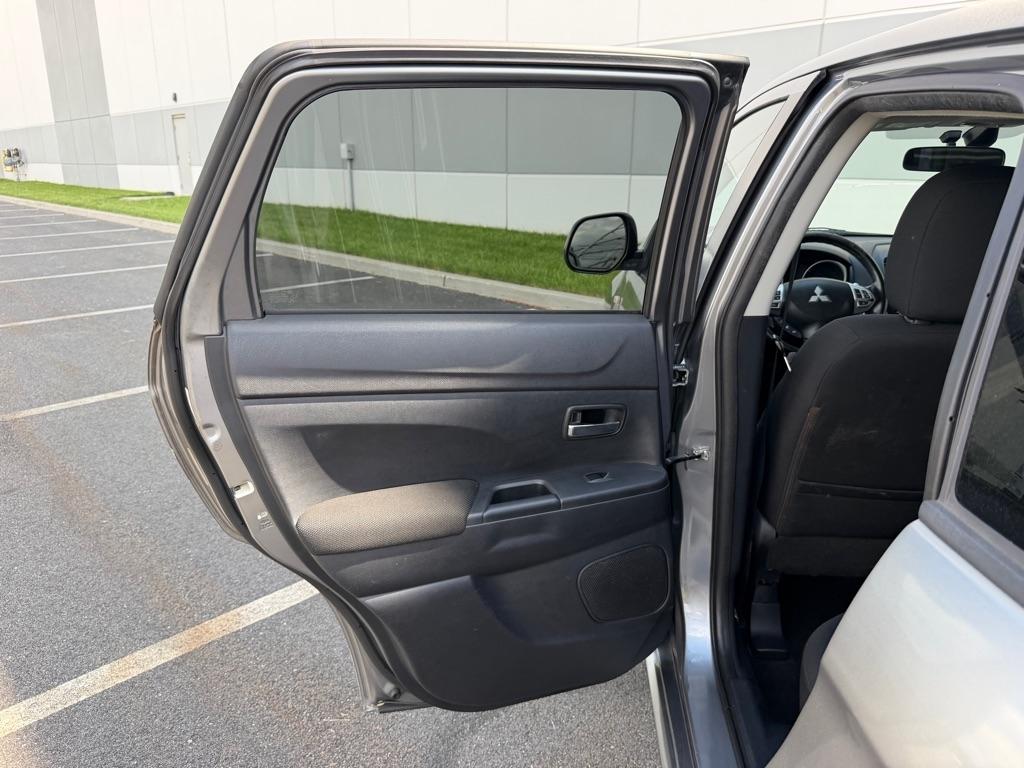 Mitsubishi Outlander Sport SE 2011