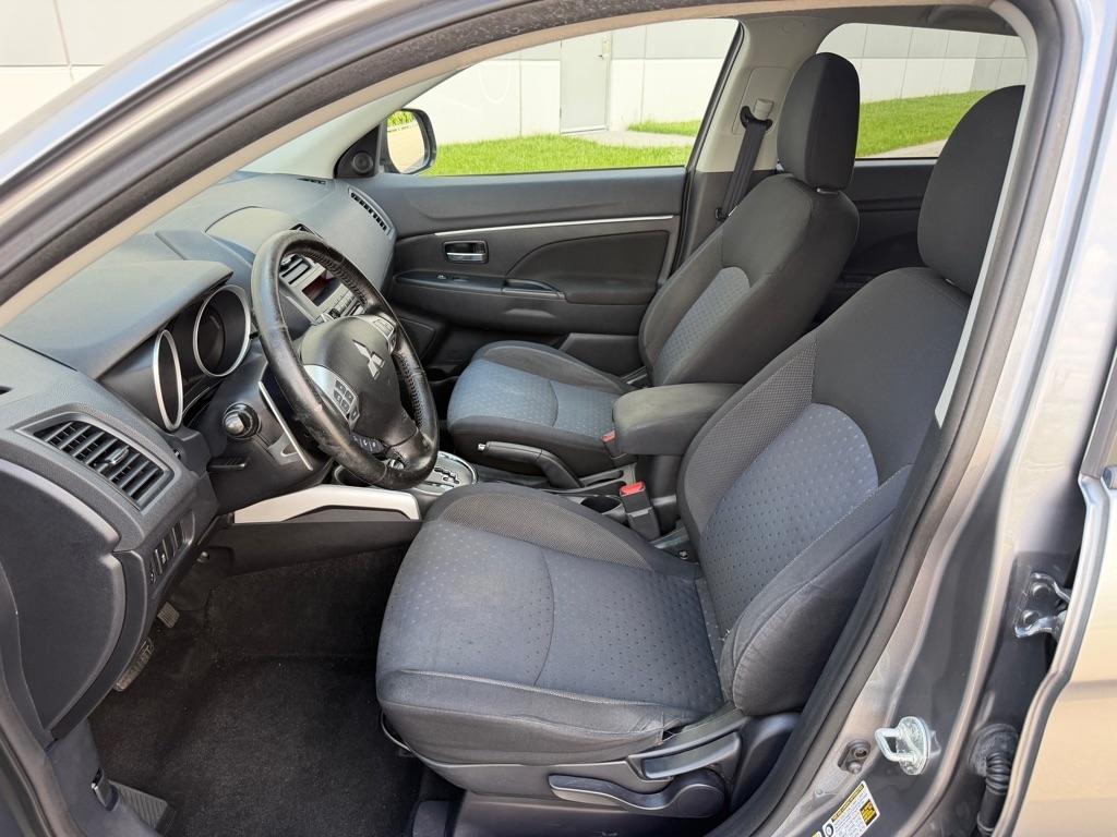 Mitsubishi Outlander Sport SE 2011