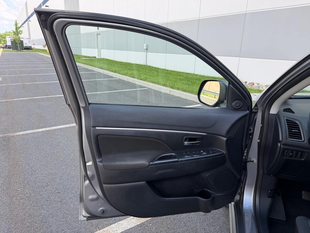 Mitsubishi Outlander Sport SE 2011