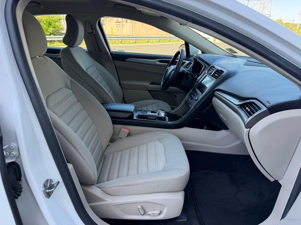 Ford Fusion Hybrid SE FWD 2019