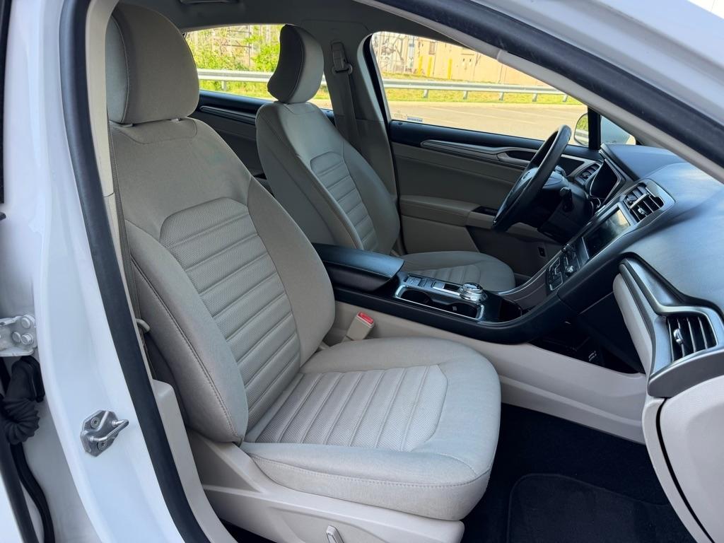Ford Fusion Hybrid SE FWD 2019