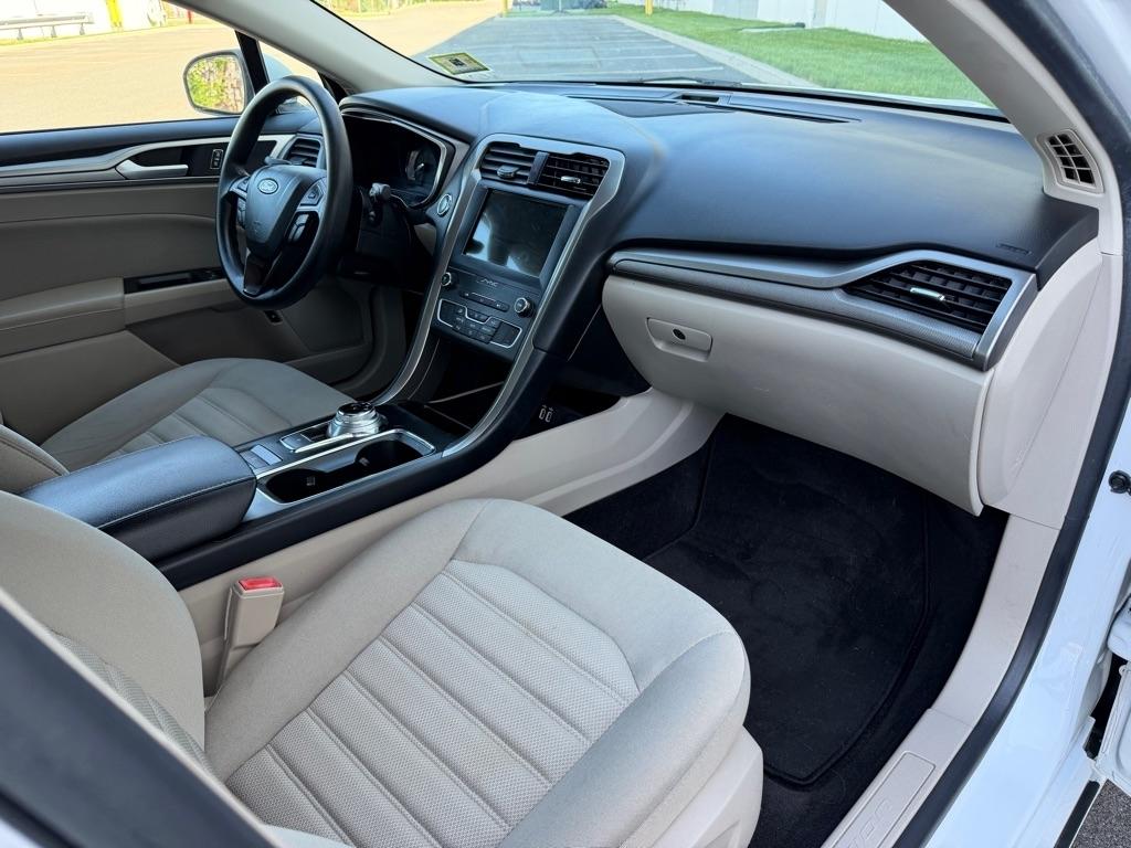 Ford Fusion Hybrid SE FWD 2019