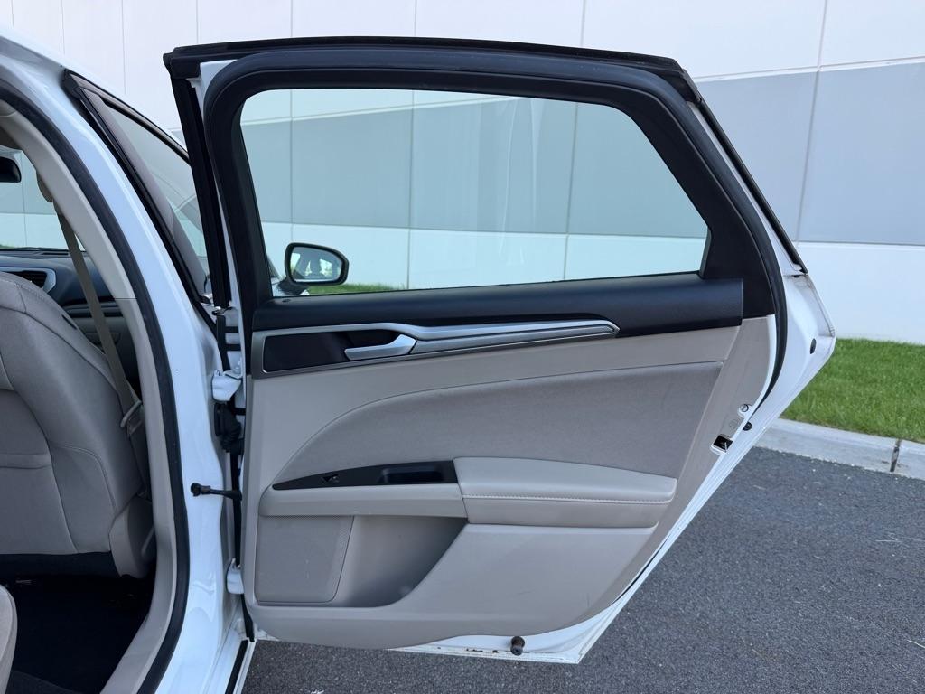 Ford Fusion Hybrid SE FWD 2019
