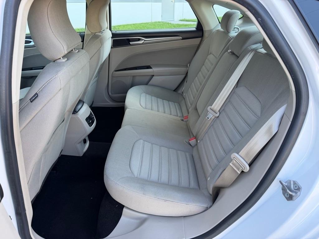Ford Fusion Hybrid SE FWD 2019