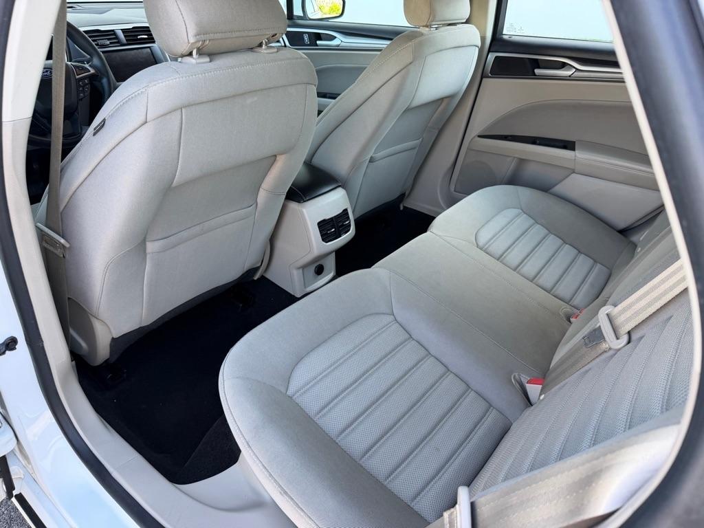 Ford Fusion Hybrid SE FWD 2019