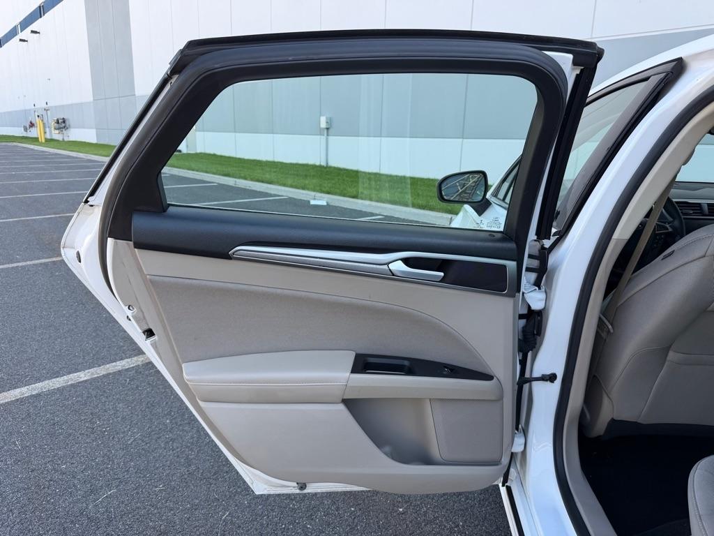 Ford Fusion Hybrid SE FWD 2019