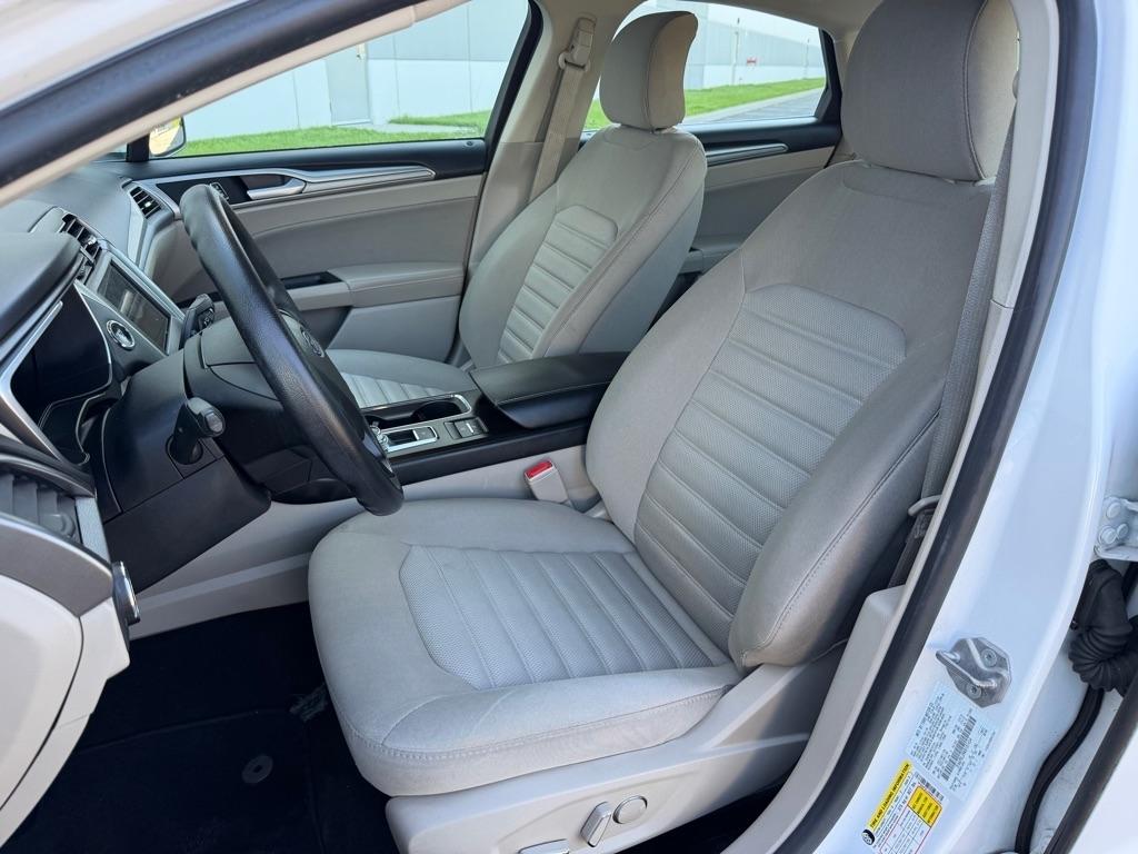 Ford Fusion Hybrid SE FWD 2019