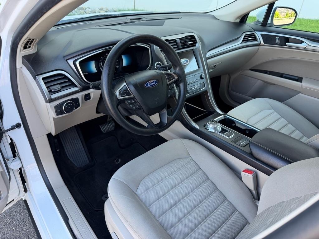 Ford Fusion Hybrid SE FWD 2019