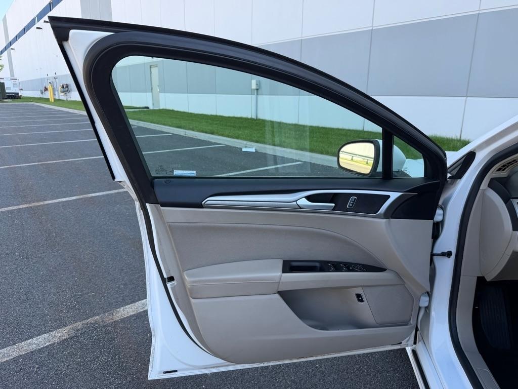 Ford Fusion Hybrid SE FWD 2019