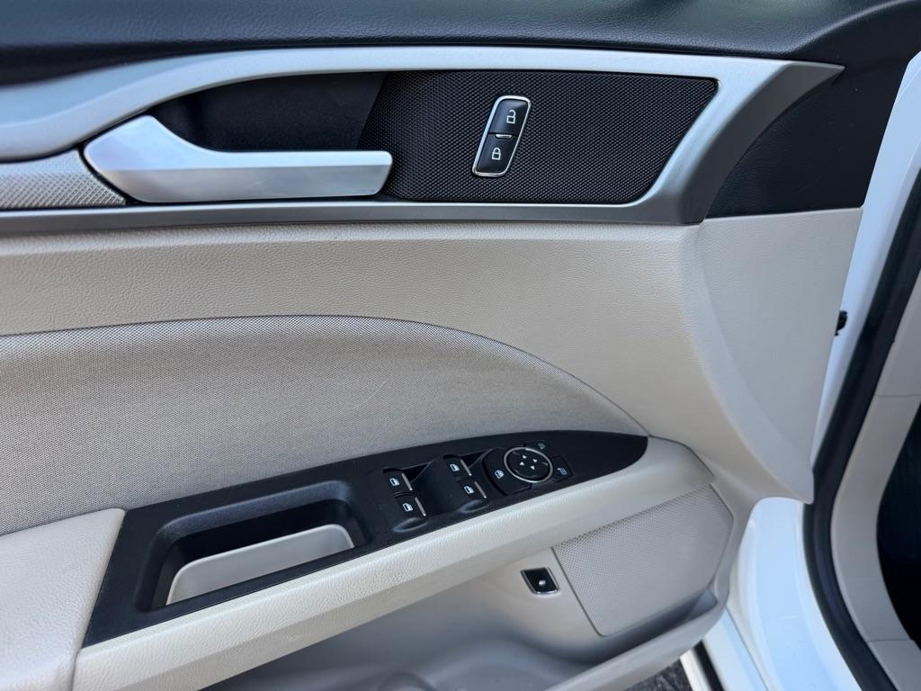 Ford Fusion Hybrid SE FWD 2019