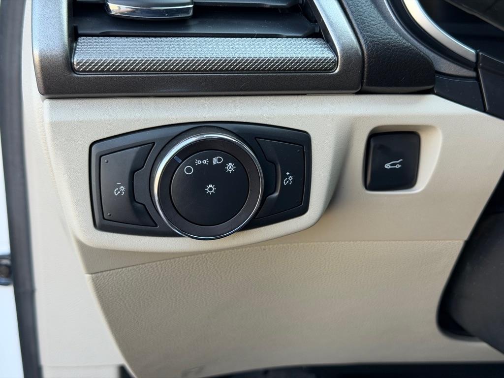 Ford Fusion Hybrid SE FWD 2019