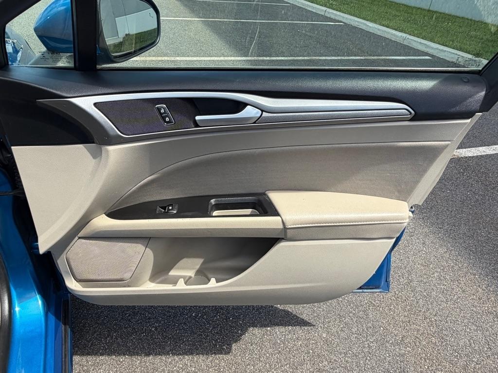 Ford Fusion SE FWD 2020
