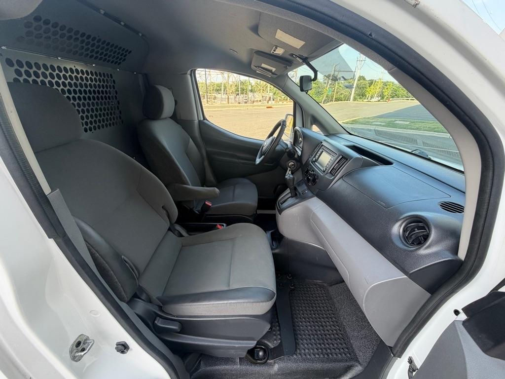 Nissan NV 200 SV Cargo Van 2017