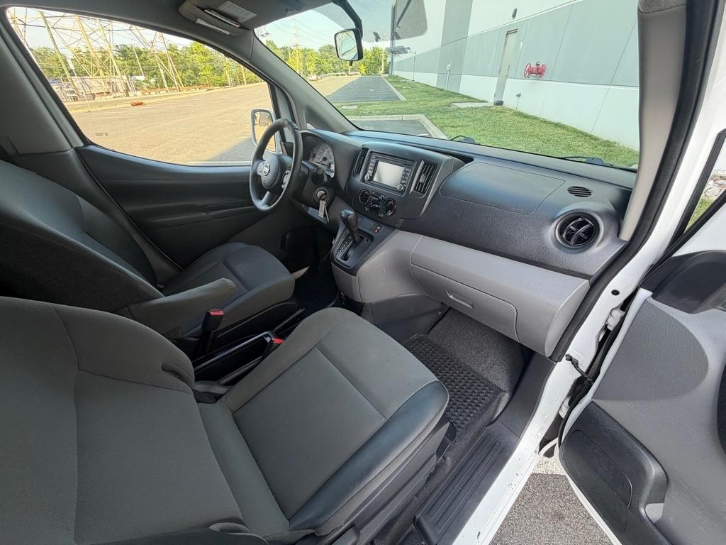 Nissan NV 200 SV Cargo Van 2017