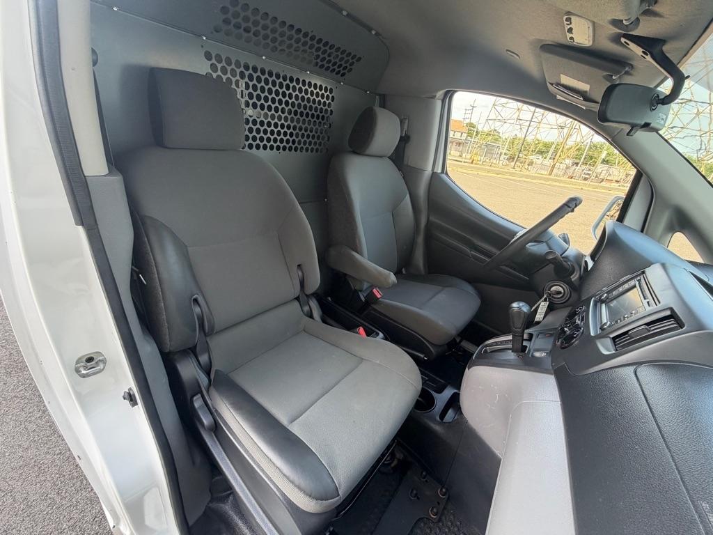 Nissan NV 200 SV Cargo Van 2017