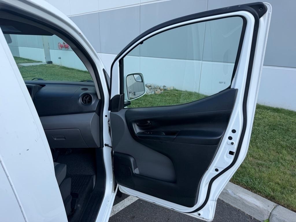 Nissan NV 200 SV Cargo Van 2017