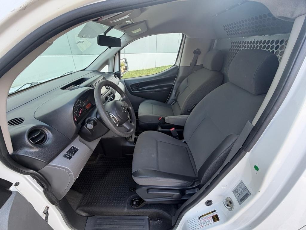Nissan NV 200 SV Cargo Van 2017