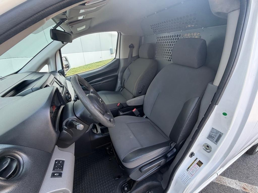 Nissan NV 200 SV Cargo Van 2017