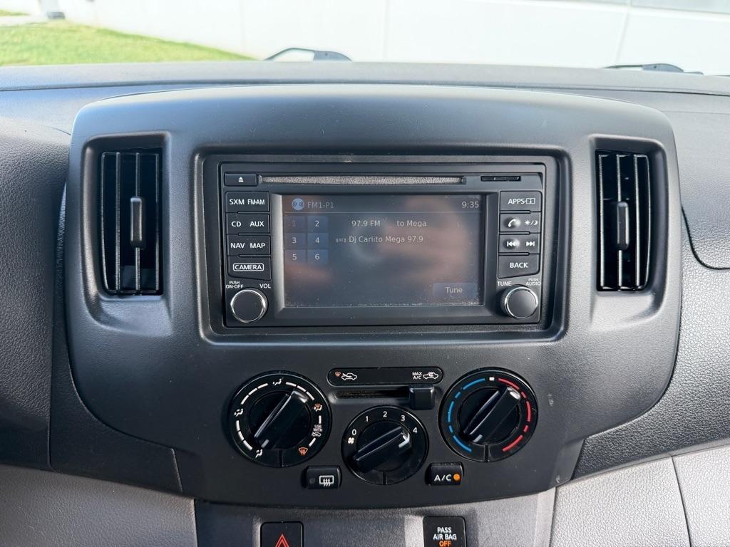 Nissan NV 200 SV Cargo Van 2017