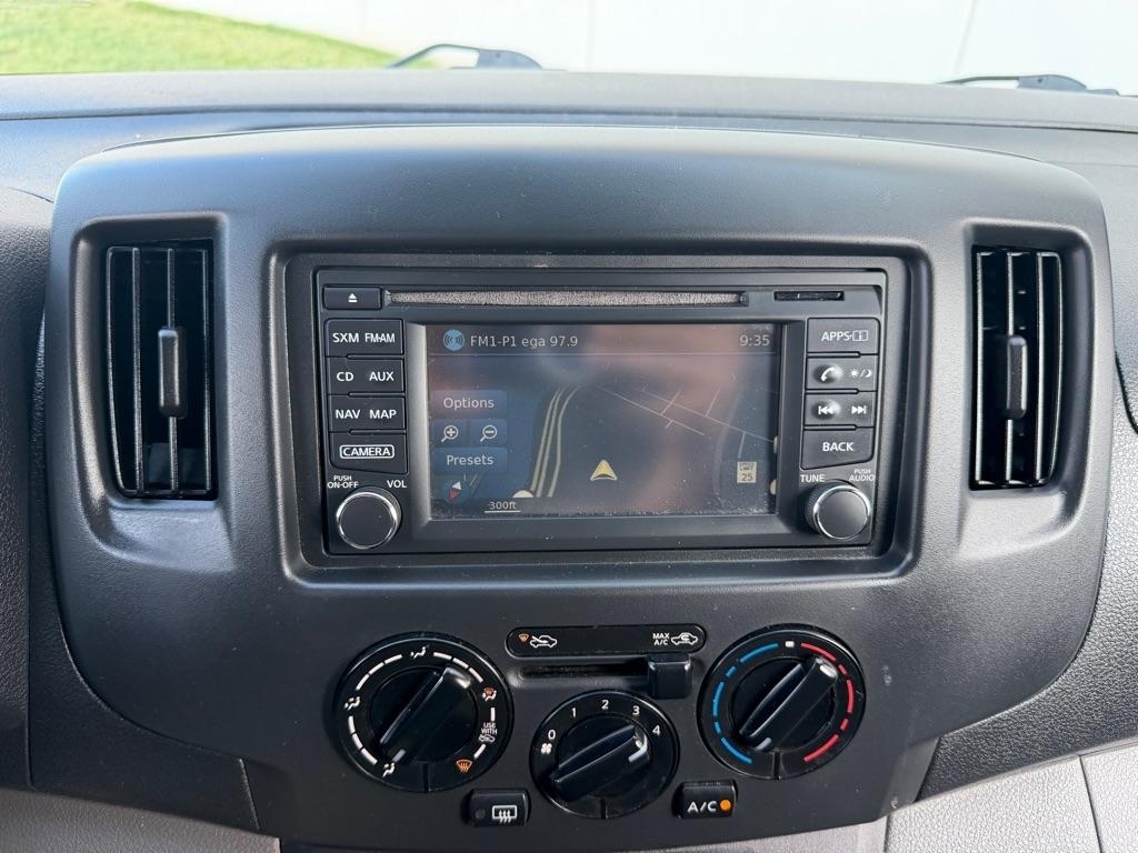 Nissan NV 200 SV Cargo Van 2017