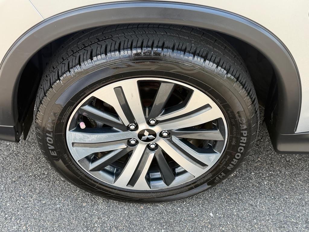 Mitsubishi Outlander Sport  2021