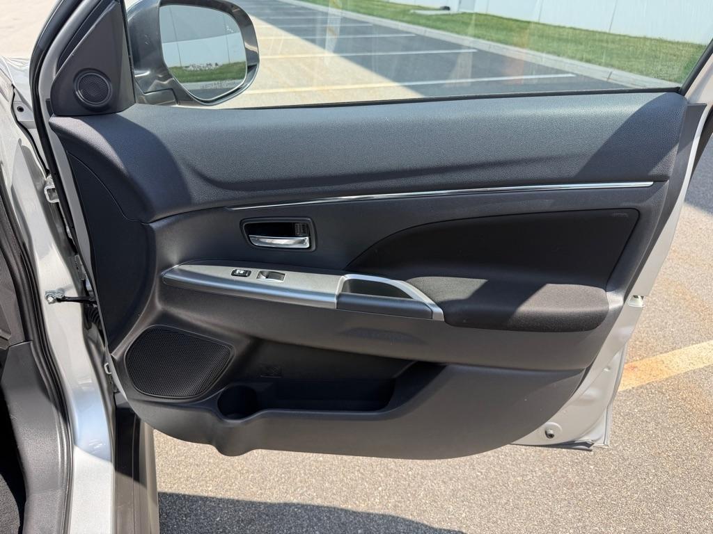 Mitsubishi Outlander Sport  2021